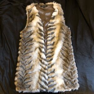 Fur vest